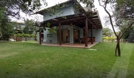 Casa em Condomínio Enseada do Castelo para venda ou locação com 3 quartos e 2 suítes na Praia do forte