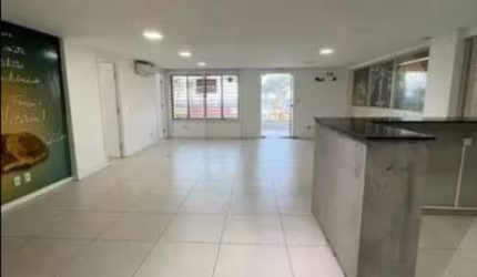 Salão Lojão comercial para venda frente mar para venda com 400m no total no Costa Azul andar térreo