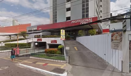 Sala comercial na Avenida Antônio Carlos Magalhães no Edifício Profissional Center para venda