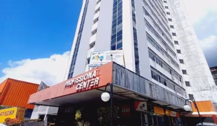 Sala comercial para locação no Edifício Profissional Center Brotas Itaigara com divisória