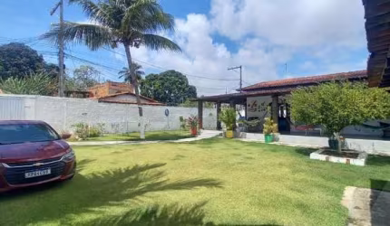 Casa solta térrea em rua pública para locação com 3 quartos área verde ampla vagas para 5 carros