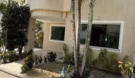 Casa duplex para venda com 4 quartos e 3 suítes sendo 1 quarto no térreo em Buraquinho no Condomínio Joanes piscina privativa