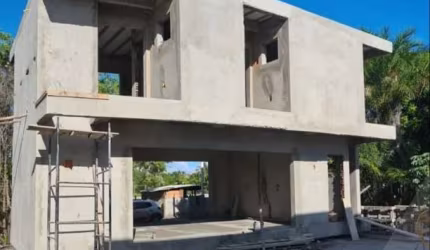 Casa alto padrão com 3 quartos e 3 suítes para venda com área e piscina em Taipú de fora condomínio fechadp