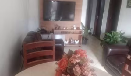Casa solta com 3 quartos e 2 banheiros garagem área de serviço varanda em Itapuã para venda próximo Dorival Caymi
