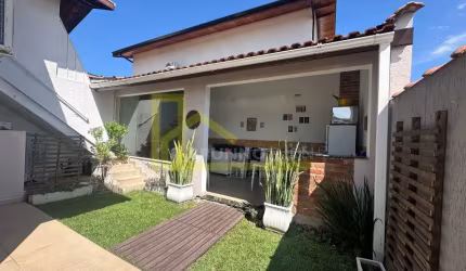 Casa Térrea 3 Dorm. com 286 m² de Terreno