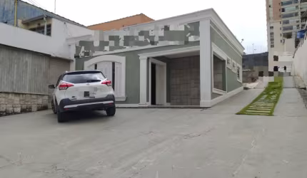 Casa comercial e terreno no Vianelo