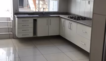 Sobrado no centro de Jundiaí com 3 quartos BAIXOU VALOR OPORTUNIDADE!