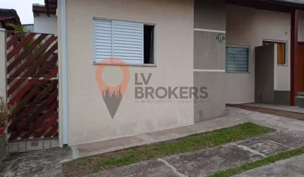 Casa em Condomínio de Luxo à Venda em Suzano-SP no Jardim Casa Branca: 2 quartos, 2 salas, 2 banheiros, 2 vagas de garagem.