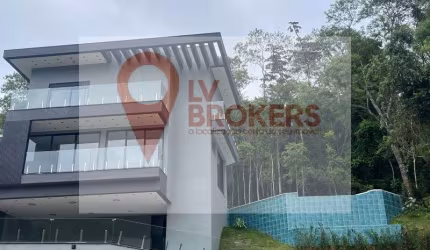 Imperdível oportunidade: Casa em condomínio com 3 quartos, 3 suítes, 3 salas e 5 banheiros em Mogi das Cruzes-SP! Condominio EcoPark Lagos
