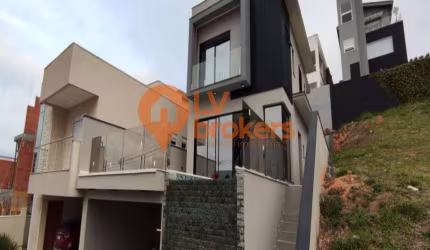 Casa de alto padrão em condomínio de luxo em Aruã, Mogi das Cruzes - SP: 3 quartos, 3 suítes, 2 salas, 5 banheiros, 4 vagas de garagem e 247m² de área.