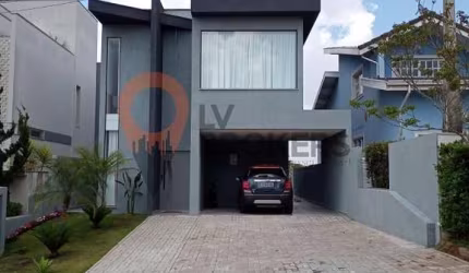Casa de Luxo em Condomínio Arua Brisas,  Mogi das Cruzes - SP: 3 quartos, 2 suítes, 2 salas, 5 banheiros, 4 vagas, 260m². Venha Conferir!