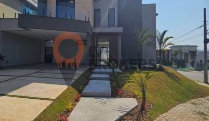 Impecável residência de alto padrão em condomínio exclusivo de Mogi das Cruzes-SP, bairro Cézar de Souza: 3 quartos, 3 suítes, 2 salas, 5 banheiros, 4 vagas de garagem, 242,00 m² de área.