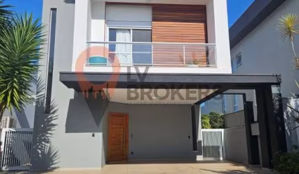 Casa de Luxo em Condomínio: 3 quartos, 3 suítes, 2 salas, 4 banheiros, 4 vagas de garagem em Mogi das Cruzes-SP, Fazenda Rodeio (220m²)