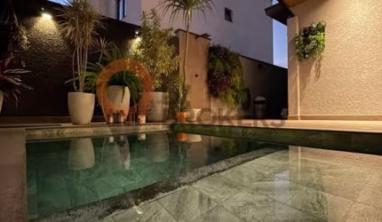 Casa de alto padrão em condomínio Mogi das Cruzes-SP: 3 suítes, 2 salas, 5 banheiros, 6 vagas e 180m².