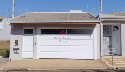 Casa NOVA a venda com 3 quartos, sendo 1 suíte, gourmet com churrasqueira e ótima localização, em Á