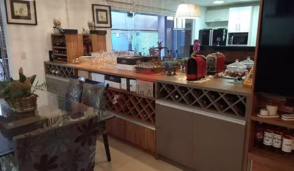 Sobrado à venda em Condomínio Fechado, com área gourmet com churrasqueira e piscina,  em Loteamento