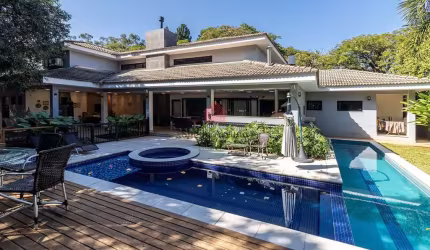Casa Contemporânea De Padrão Sofisticado, em terreno de 2257m²,  em Condomínio Fechado no Campestre