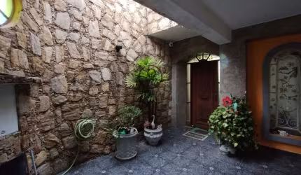 Excelente casa de 3 dormitórios sendo 2 suítes e 3 vagas. Jrd Sta Cruz - Sp