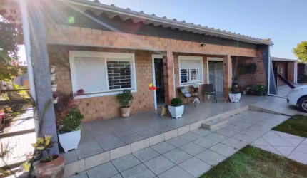 Excelente residência com piscina em Mariluz !!