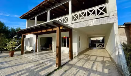 Lindo Sobrado com piscina próximo do mar!