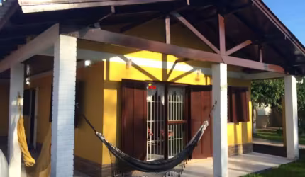 Linda residência com 4 dormitórios em excelente localização!!