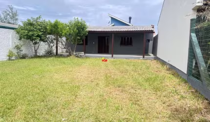 Casa 02 dormitórios há apenas 250 metros do mar!