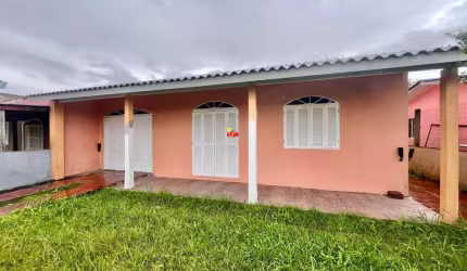 Linda casa em zona de moradores, próxima a comércio local, mercado e farmácia!!