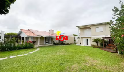 Casa Sobrado à venda em Imbé - Próximo ao Mar, com Piscina e Móveis Planejados