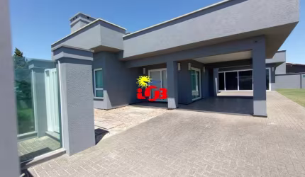 Casa à venda em Imbé - Centro: Próximo ao Mar, Churrasqueira, Vista para o Mar