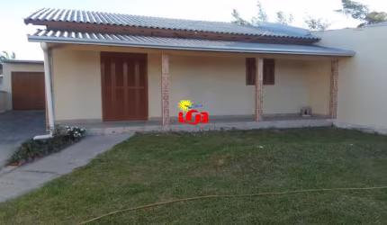 Excelente casa à venda em Imbé,  no Balneário Mariluz, próximo ao mar. Confira essa oportunidade!