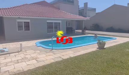 Casa à Venda, Centro de Tramandaí, próximo ao mar!