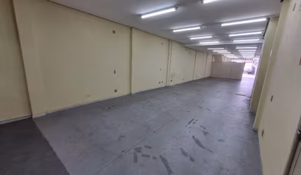 Empreenda aqui neste salão com 240m²