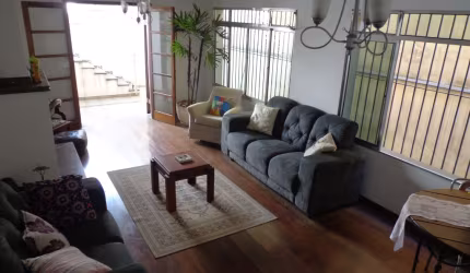 Oportunidade Imperdível: Amplo Sobrado com Vista Panorâmica!