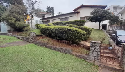 Descubra o Charme e a História em Uma Casa Térrea dos Anos 40!