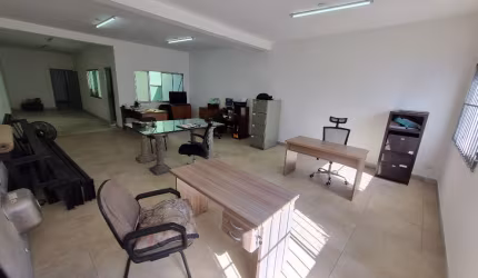 Imóvel Comercial para Locação na Rua Clélia - Visibilidade e Espaço em Área de Alto Fluxo!