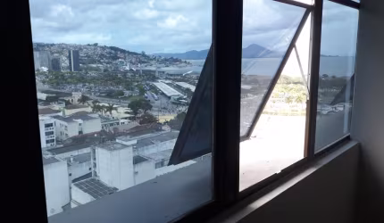 Vendo sala comercial no Centro de Florianópolis!