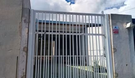 Casa com 2 quartos para alugar na Rua Capiberibe, 1255, Santa Quitéria, Curitiba por R$ 1.900