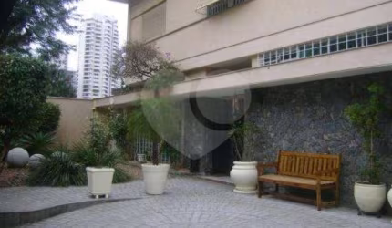 Sobrado com 5 quartos à venda em Pacaembu - SP