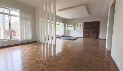 Casa com 4 quartos à venda ou para locação em Caxingui - SP