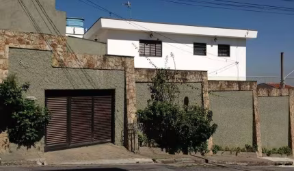 SOBRADO DE ALTO PADRÃO,3 SUÍTES AMPLAS, COM DORMITÓRIOS PLANEJADOS.