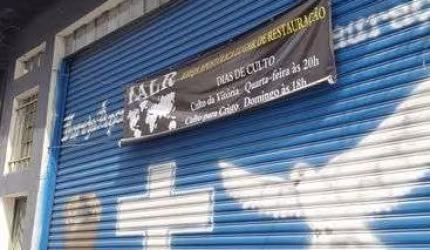 Salão comercial para aluguel e venda possui 250 metros quadrados e casa com 2 quartos.