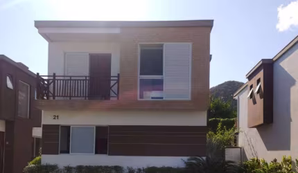 Casa mobiliada à venda no Condomínio Sambaqui, em Juquehy
