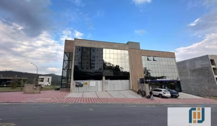 Loje de rua para locação no Centro Comercial Alphasitio