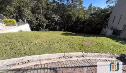 Terreno declive à venda - 865 m² - Tamboré 11