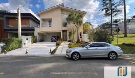 Linda casa para venda no Alpha Conde