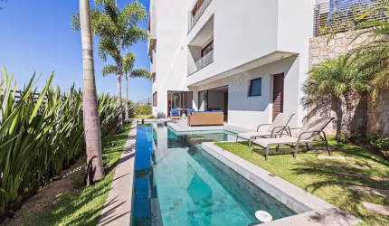 Casa para venda com linda vista no Alphasitio Tamboré