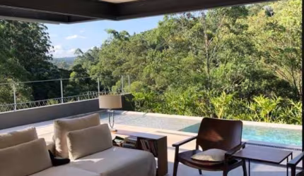 Casa belíssima à venda no Tamboré 11 - mobiliada ou sem mobília