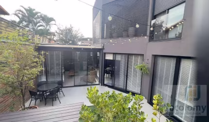 Casa belíssima à venda no Residencial Alphaville 4