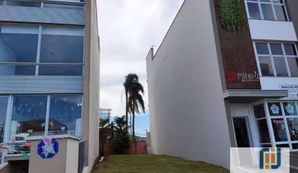 Terreno com leve aclive à venda - 150 m² - Alphaville