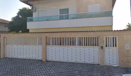 Casa Sobreposta a venda no bairro do Tude Bastos, em Praia Grande/SP - 2 quartos e 1 vaga de garagem não demarcada